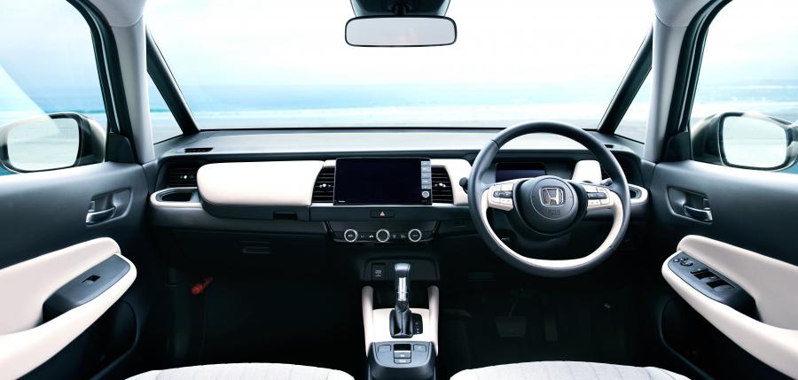 Торпедо Honda Fit e:HEV Home 2020 года  (JP) (фото 15 из 18)